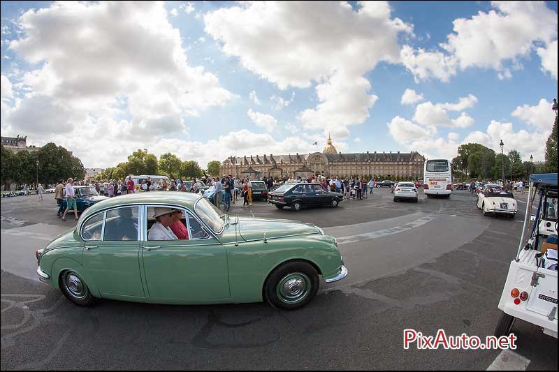 Traversee-de-Paris-Estivale, Jaguar Mk2 Place Des Invalides