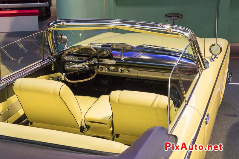 American-Dream-Cars-and-Bikes, habitacle Plymouth Fury convertible